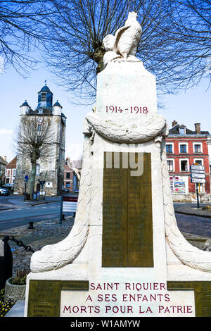 La PREMIÈRE GUERRE MONDIALE cérémonie militaire et Beffry (XIIIE), Saint-Riquier, Somme, Hauts-de-France, France Banque D'Images