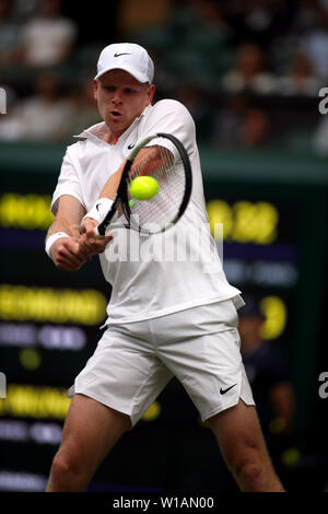 Wimbledon, 1 juillet 2019 - Kyle Edmund de Grande-bretagne en action lors de son premier match contre l'Espagne de Munar Jaume sur le court central.C Banque D'Images