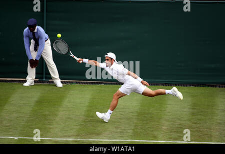 Wimbledon, 1 juillet 2019 - Thomas Fabbiano de l'Italie au cours de son premier tour victoire sur Stefanos Tsitsipas de Grèce à cinq jeux au cours de la journée d'ouverture l'action à Wimbledon. Banque D'Images