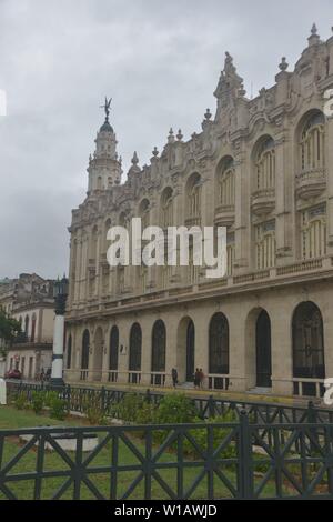 Grand Theatre avec ballerine sculpture à La Havane, Cuba 2018 Banque D'Images