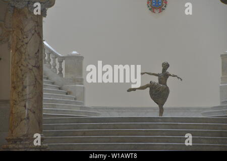 Grand Theatre avec ballerine sculpture à La Havane, Cuba 2018 Banque D'Images