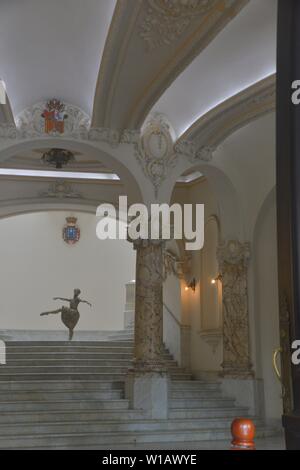 Grand Theatre avec ballerine sculpture à La Havane, Cuba 2018 Banque D'Images