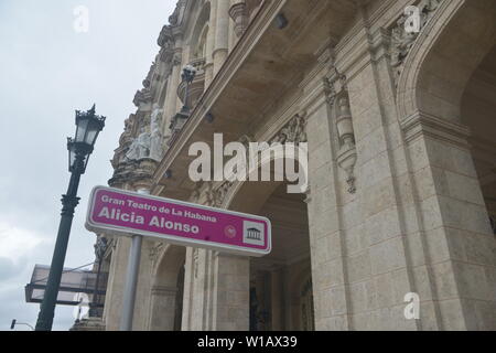 Grand Theatre avec ballerine sculpture à La Havane, Cuba 2018 Banque D'Images