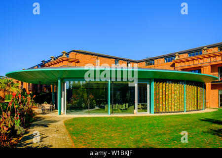 Watford, Royaume-Uni, septembre 2018, vue sur le bâtiment du lieu des événements de l'hôtel Grove par une journée ensoleillée, Hertfordshire, Angleterre Banque D'Images