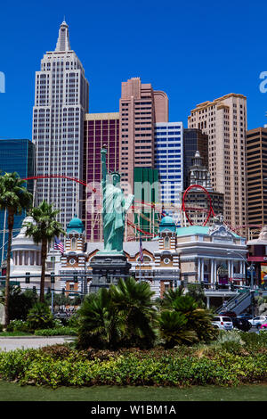 Vue l'heure avancée de la New York New York Hotel & Casino, Las Vegas, Nevada, USA Banque D'Images