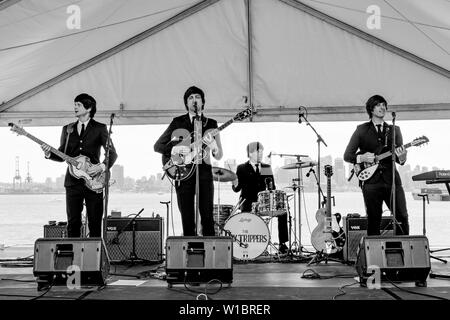 Excursionnistes, Beatles cover band, la fête du Canada, Waterfront Park, North Vancouver, Colombie-Britannique, Canada Banque D'Images