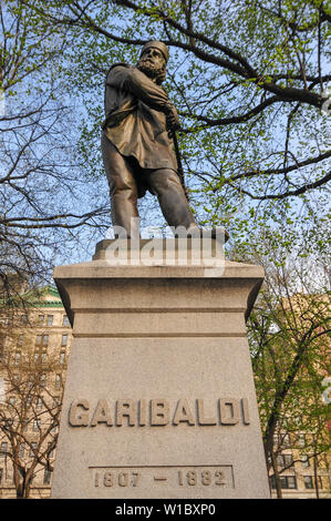 New York - 4 Avril 2019 : Monument à Garibaldi à Washington Square, New York. Le monument a été inauguré en juin 1888 au Général G. Garibaldi, Banque D'Images