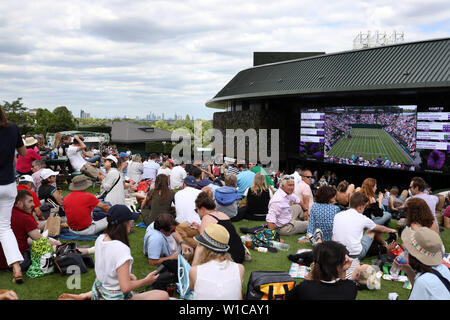 Wimbledon, Londres, Royaume-Uni. 1er juillet 2019. C'est une belle journée que le soleil brille sur un jour de la Wimbledon tennis, Wimbledon, Londres le 1 juillet 2019 Crédit : Paul Marriott/Alamy Live News Banque D'Images