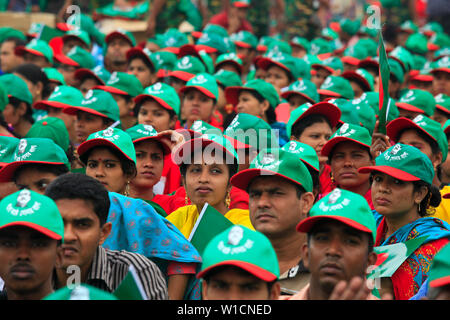 Les femmes participent à l'événement intitulé "Lakho Konthe Shonar Bangla". Plus de 2,5 personnes lakh hymne national chorus de Parade à l'échelle nationale dans le but de Banque D'Images
