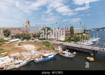 La ville industrielle de Varna, le vieux pont sur le lac près de Bulyard district Banque D'Images