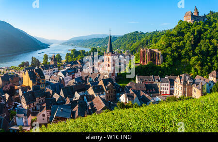 Antenne de Bacharach vue panoramique. Bacharach est une petite ville dans la vallée du Rhin en Rhénanie-Palatinat, Allemagne Banque D'Images