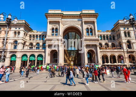 MILAN, ITALIE - 09 avril, 2019 : la galerie Vittorio Emanuele II est un centre commercial actif le plus âgé et un site important de Milan en Italie Banque D'Images