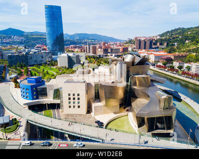BILBAO, ESPAGNE - 28 septembre 2017 : le Guggenheim Museum aerial vue panoramique, musée d'art moderne et contemporain, situé à Bilbao, dans le nord de la Sp Banque D'Images