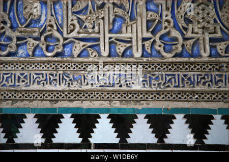 L'Espagne. Séville. L'Alcazar Royal. Des motifs géométriques sur des carreaux de céramique. Banque D'Images