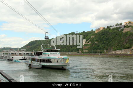 Coblence. Juin-09-2019. Bateau de tourisme voiles sur le Rhin à Coblence. Allemagne Banque D'Images