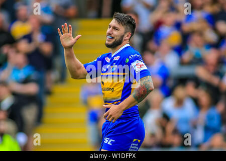 30 JUIN 2019 , l'Émeraude du stade Headingley, Angleterre ; Betfred Super League, Round 20, Leeds Rhinos vs Dragons Catalans ; Tom Briscoe de Leeds Rhinos fête son crédit d'essayer : Craig Milner/News Images Banque D'Images