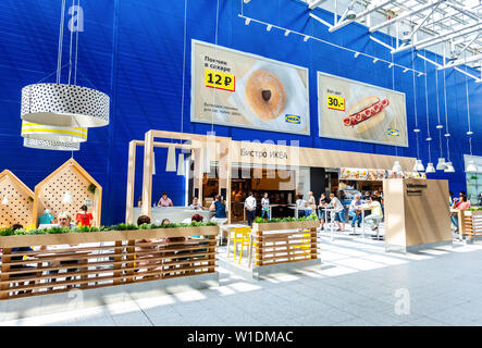 Samara, Russie - 22 juin 2019 : Bistro Cafe en magasin IKEA Samara. IKEA est le plus grand détaillant de meubles Banque D'Images