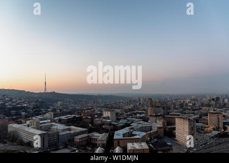 Coucher du soleil à Erevan, ville majestueuse avec vue sur la montagne d'Ararat, l'Arménie Banque D'Images