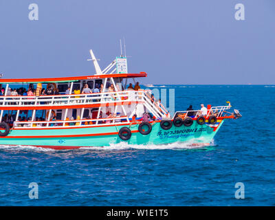 PATTAYA, THAÏLANDE - 25 décembre 2018 : vue sur le ferry boat de Pattaya à l'île de Koh Larn. Banque D'Images