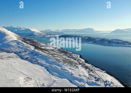 Drone sur Nordlenangen, péninsule de Lyngen, comté de Troms, Norvège, Scandinavie, Europe Banque D'Images