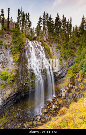 Narada Falls, parc national de Mount Rainier, Washington, États-Unis d'Amérique, Amérique du Nord Banque D'Images