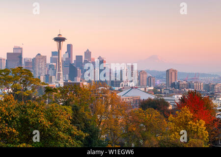 Vue de la Space Needle de Kerry Park, Seattle, État de Washington, États-Unis d'Amérique, Amérique du Nord Banque D'Images