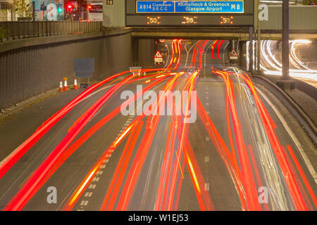 Centre-ville autoroute M8 du trafic nocturne, Glasgow, Ecosse, Royaume-Uni, Europe Banque D'Images