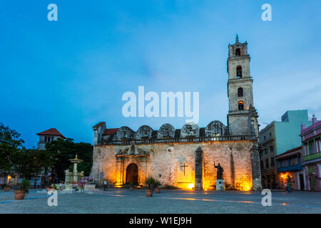 Le Convento de San Francisco de Asis la nuit, La Habana Vieja, l'UNESCO, La Vieille Havane, La Havane, Cuba (La Havane), Antilles, Caraïbes, Amérique Centrale Banque D'Images