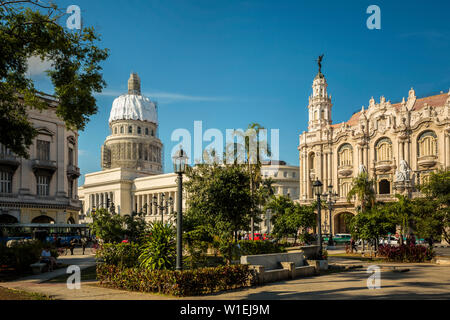 Le Gran Teatro de La Habana, El Capitolio et Parque Central à La Havane, Cuba, Antilles, Caraïbes, Amérique Centrale Banque D'Images