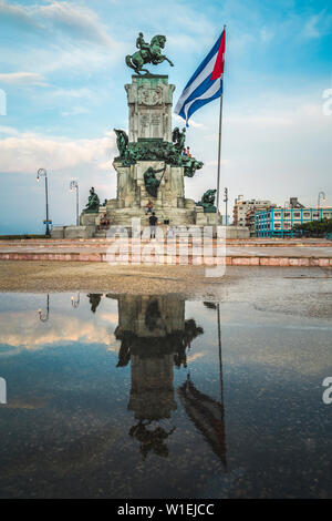 Monumento al le général Antonio Maceo, Malecon, La Havane, Cuba (La Havane), Antilles, Caraïbes, Amérique Centrale Banque D'Images