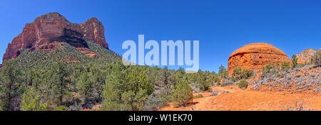 Vue sud Panorama de Courthouse Butte et le banc des juges de Courthouse Butte boucle qui à Sedona, Arizona, États-Unis d'Amérique Banque D'Images