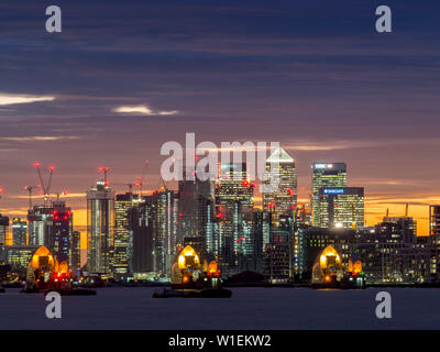 Canary Wharf de Woolwich au coucher du soleil, Londres, Angleterre, Royaume-Uni, Europe Banque D'Images