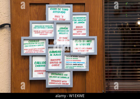 La Cava de Illan Restaurant Tapas en anglais et espagnol, Cava Baja Street ; Madrid ; Espagne Banque D'Images