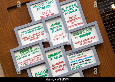 La Cava de Illan Restaurant Tapas en anglais et espagnol, Cava Baja Street ; Madrid ; Espagne Banque D'Images