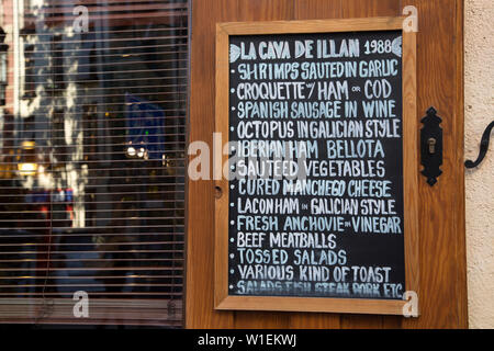 La Cava de Illan Restaurant Tapas en anglais, Cava Baja Street ; Madrid ; Espagne Banque D'Images