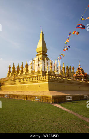 Le stupa bouddhiste d'or de Pha That Luang, Vientiane, Laos, Indochine, Asie du Sud-Est, l'Asie Banque D'Images