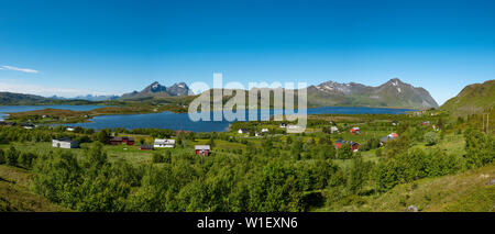 Voir l'arrêt pique-nique de Torvdalshalsen, îles Lofoten, Norvège. Banque D'Images