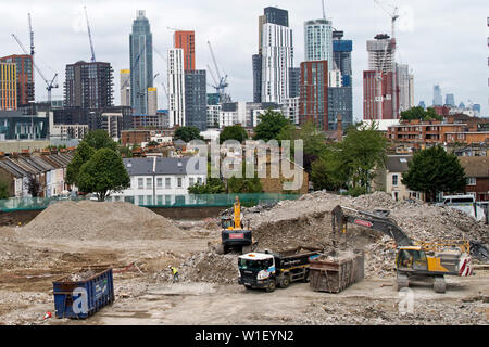 La démolition des bâtiments près de neuf Elms zone de régénération dans le sud de Londres. 26 juin, 2019 Banque D'Images