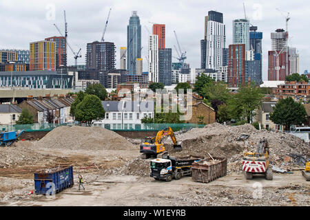 La démolition des bâtiments près de neuf Elms zone de régénération dans le sud de Londres. 26 juin, 2019 Banque D'Images