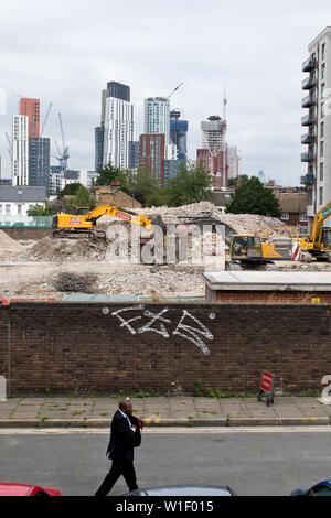 La démolition des bâtiments près de neuf Elms zone de régénération dans le sud de Londres. 26 juin, 2019 Banque D'Images