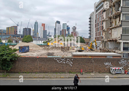 La démolition des bâtiments près de neuf Elms zone de régénération dans le sud de Londres. 26 juin, 2019 Banque D'Images