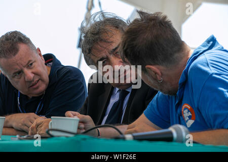 Palerme, Italie. 1er juillet 2019. Leoluca Orlando et luca casarini à Palerme pour conférence de presse de Greenpeace. Crédit : Antonio Melita/Pacific Press/Alamy Live News Banque D'Images