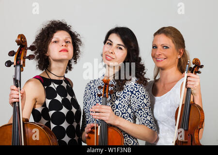 Musiciens sur fond blanc Banque D'Images