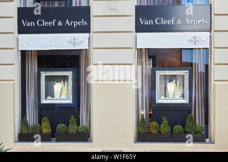 MONTE CARLO, MONACO - le 19 août 2016 : Van Cleef et Arpels bijouterie, magasin de luxe à Monte Carlo, Monaco. Banque D'Images