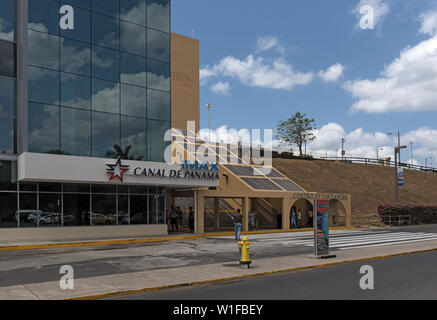 Entrée du centre d'accueil de Miraflores canal de Panama Panama city Banque D'Images