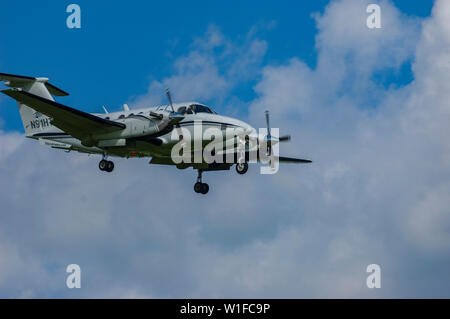 Beechcraft Super King Air 200 avions à l'atterrissage à l'aéroport de Lexington de Lexington Kentucky Bluegrass Banque D'Images