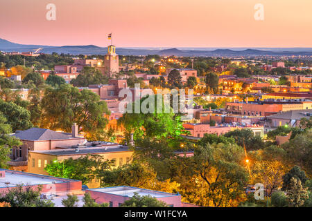 Santa Fe, Nouveau Mexique, USA Centre-ville au crépuscule. Banque D'Images