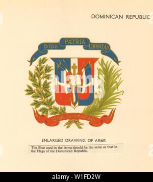 Les drapeaux de la République dominicaine. Dessin élargie d'armes 1955 old vintage print Banque D'Images