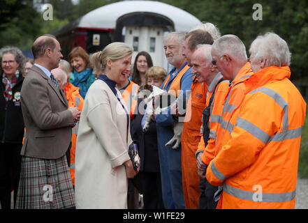 Le comte et la Comtesse de Forfar, lors d'une visite à l'Dufftown et Keith railway à Dufftown. Banque D'Images