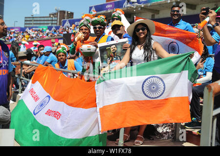 Edgbaston, 2 juillet 2019. Fans indiens cheers la foule lors de la coupe du monde match entre l'Inde et le Bangladesh à Edgbaston, mardi. Seshadri SUKUM Banque D'Images